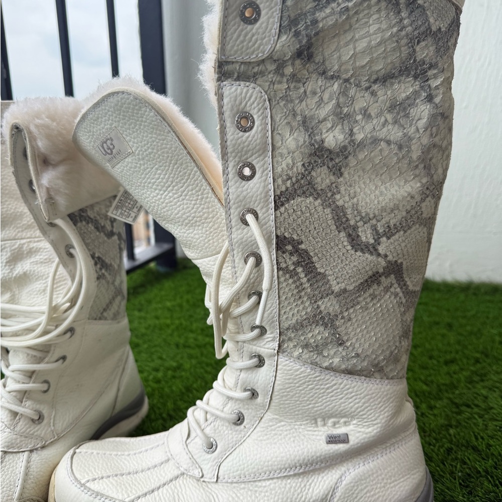 UGG Women's White and Gray Winter Boots